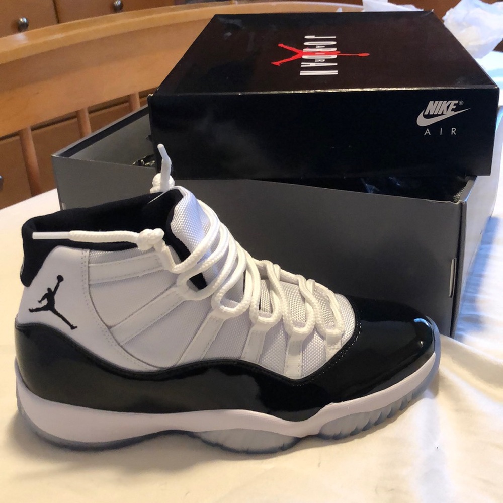 Air Jordan 11 high top concord men’s size 9.5